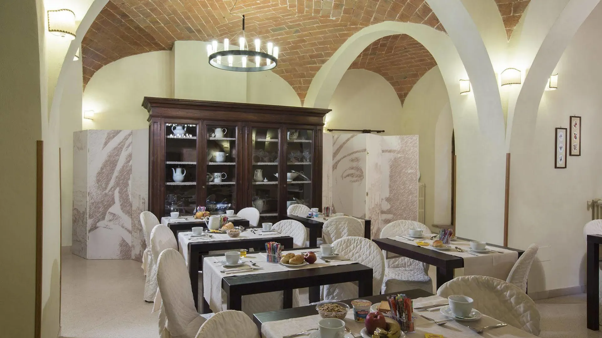 Hotel Alma Domus Siena 0*,